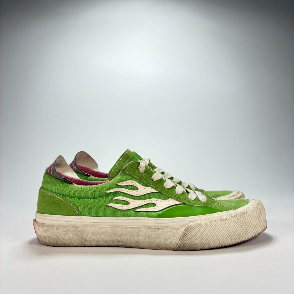 Straye Logan Lime Flame Green Suede Low Top Skate Shoes Women's Size 9.5